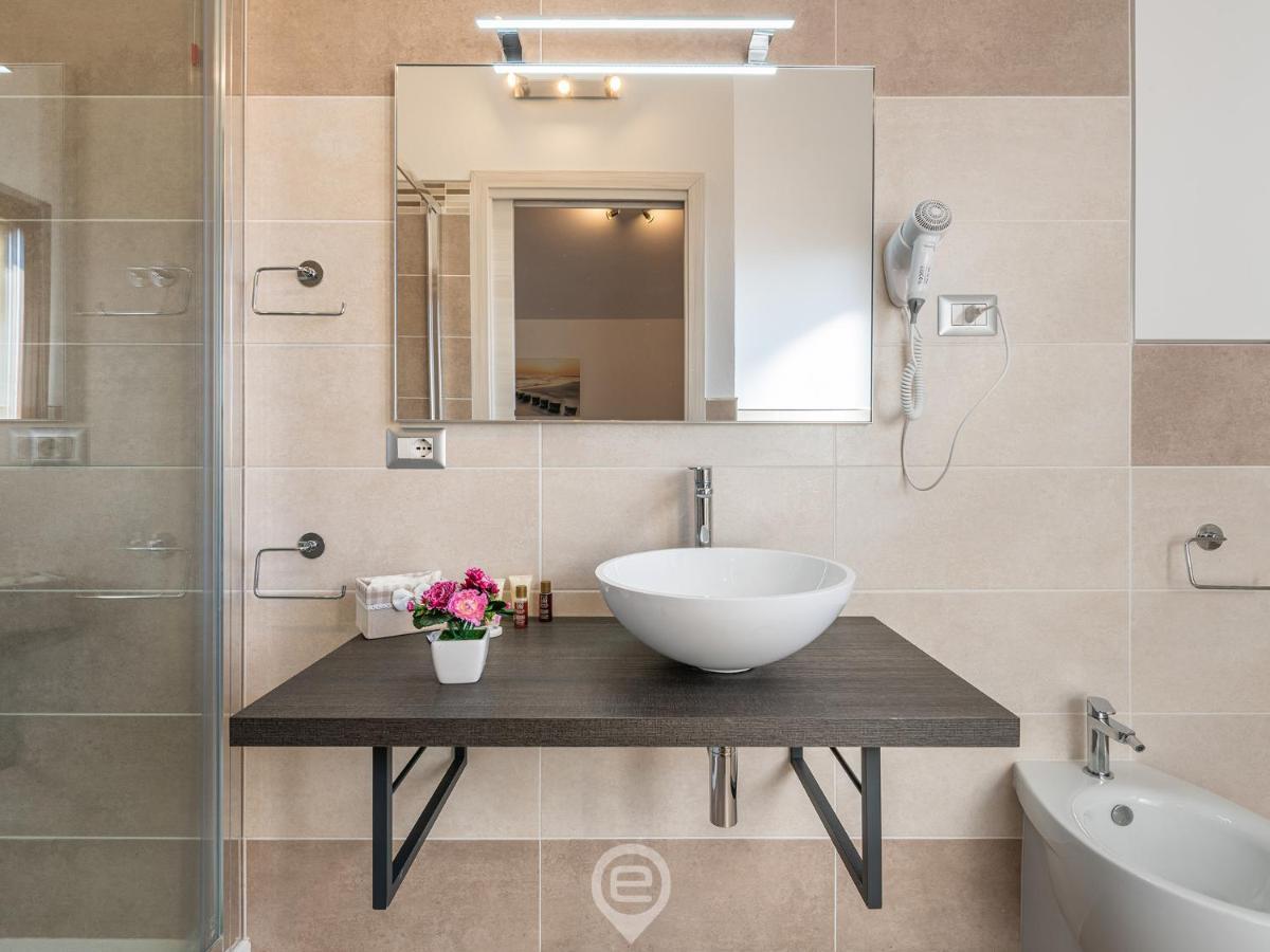 Villa Monica - Suites Iglesias Bagian luar foto