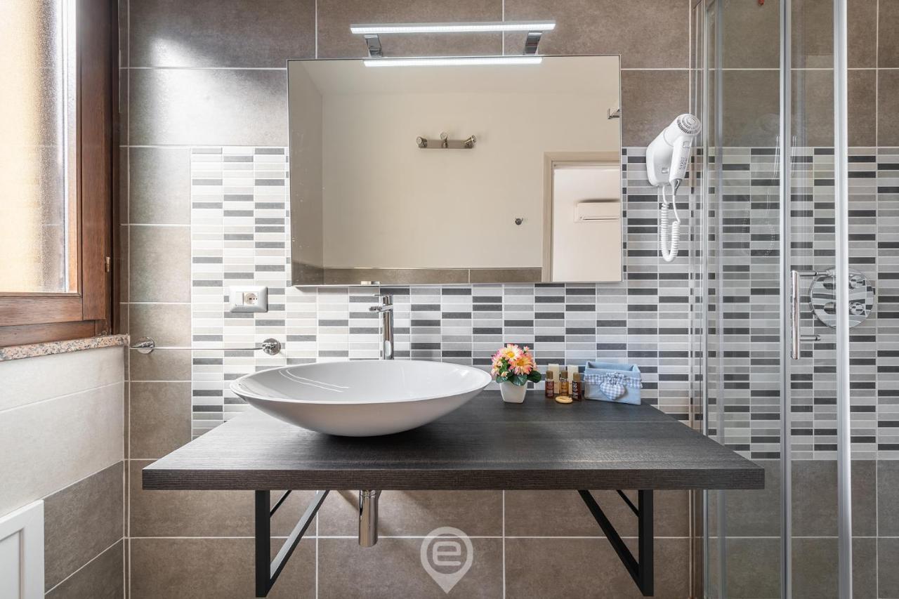 Villa Monica - Suites Iglesias Bagian luar foto