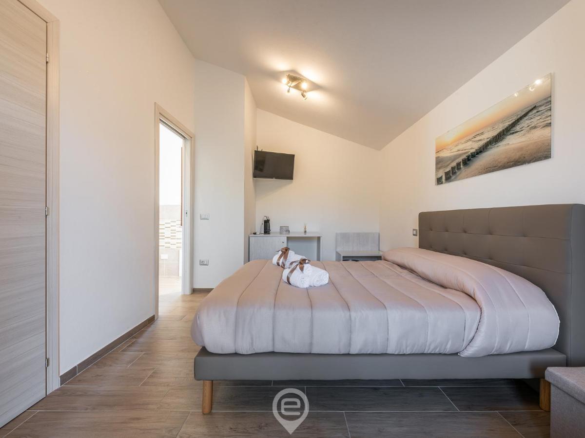 Villa Monica - Suites Iglesias Bagian luar foto