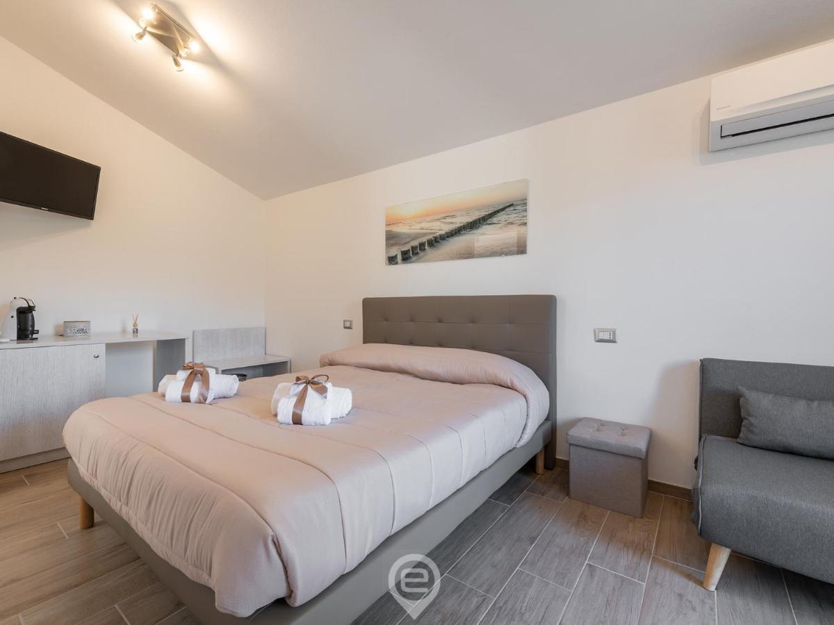 Villa Monica - Suites Iglesias Bagian luar foto